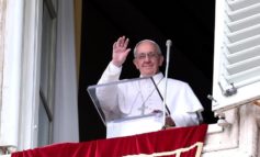 LE PREDICHE DI PAPA FRANCESCO PRONUNCIATE DA UN BALCONE ROMANO DI UN’ITALIA IN AFFITTO