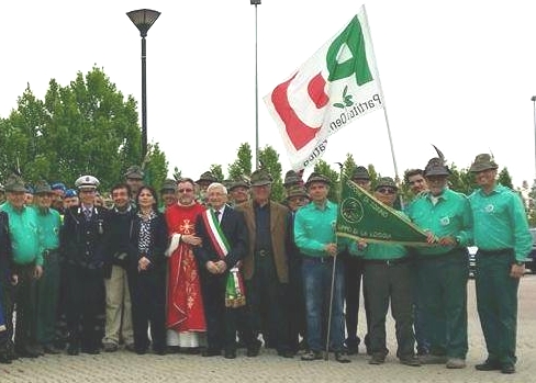 CARI ALPINI DEL PD PERCHÉ NON ANDATE A FARE UNA BELLA CANTATINA ANCHE A CASALE MONFERRATO VISTO CHE IL VOSTRO DIRETTORE È STATO IL DIFENSORE DI STEPHAN SCHMIDHEINY?