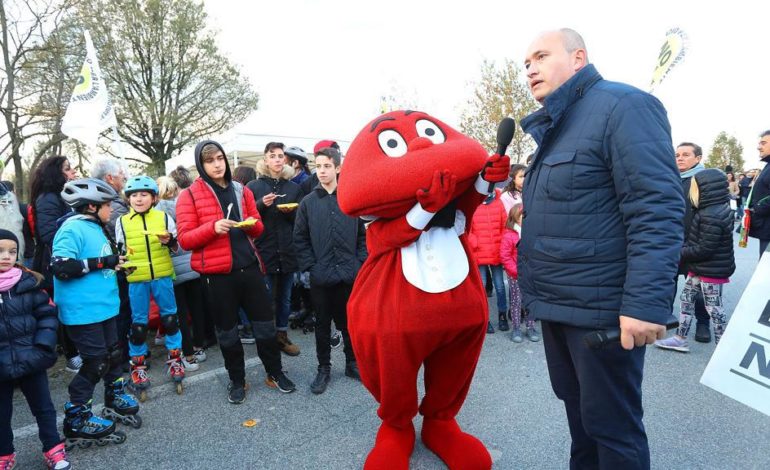 Anche il Gabibbo alla marcia contro la discarica