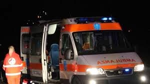 Giovane donna esce di strada con l’auto: è grave all’ospedale