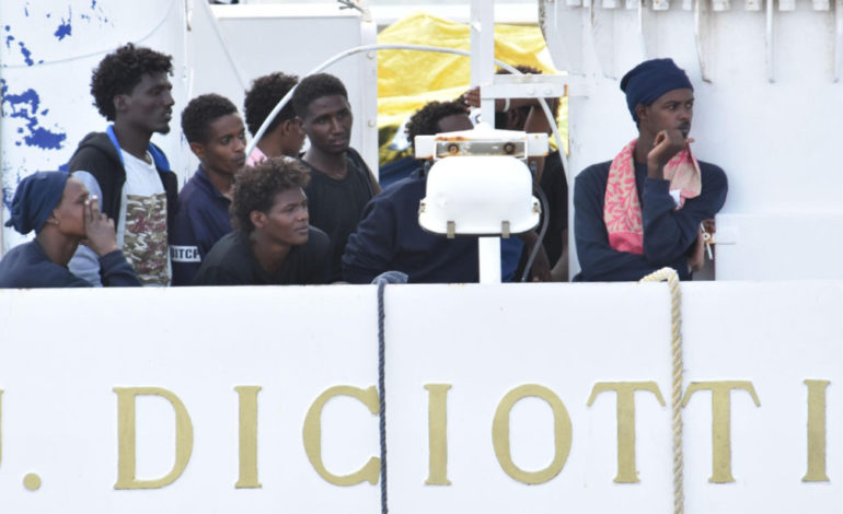 I migranti della nave Diciotti hanno chiesto un risarcimento al governo italiano