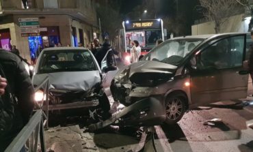 Per sfuggire ai Carabinieri scappa in auto e si scontra contromano con una Multipla: arrestato