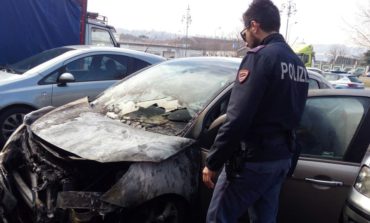 Due auto incendiate nel centro di Casale: probabile la matrice dolosa