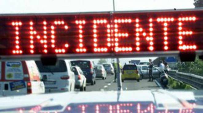 Incidente sull’autostrada A21: quattro i feriti, uno è grave