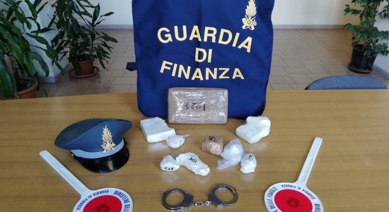 “Centrale dello spaccio” scoperta a Novi dalla Guardia di Finanza: un arresto, sequestrati due chili e mezzo di cocaina