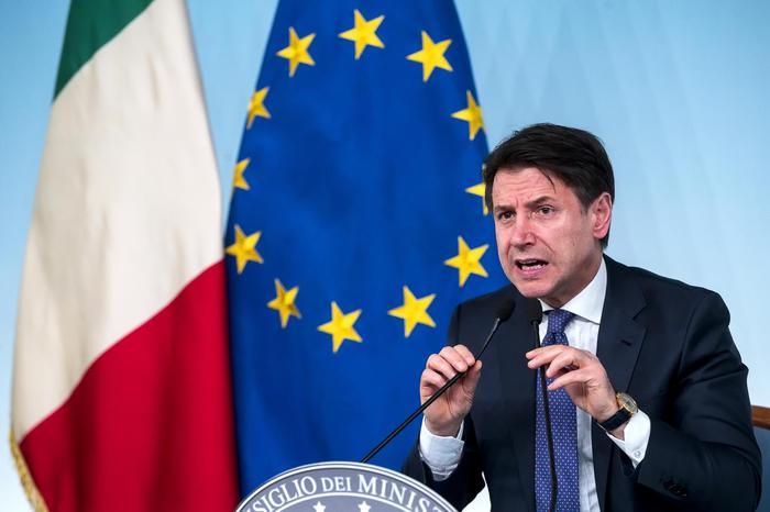 Il premier Conte: “Siri si deve dimettere al Cdm proporrò la revoca del suo mandato”