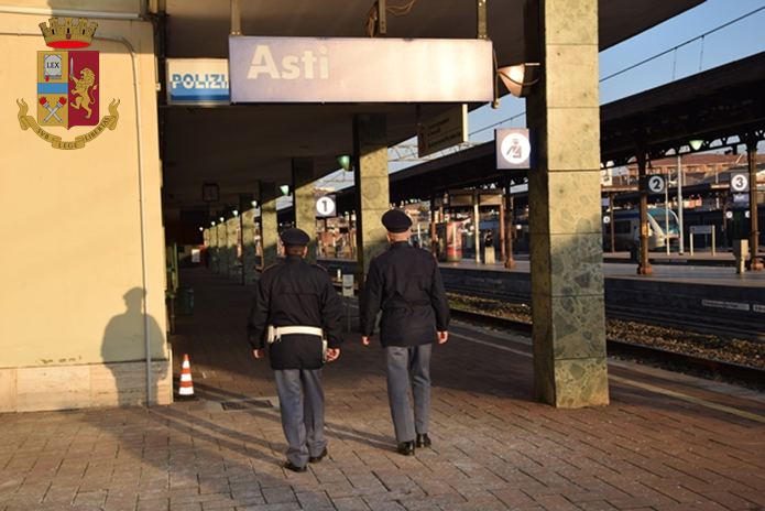 Cercò di rapinare due donne nel sottopasso della stazione: in manette trentottenne nigeriano