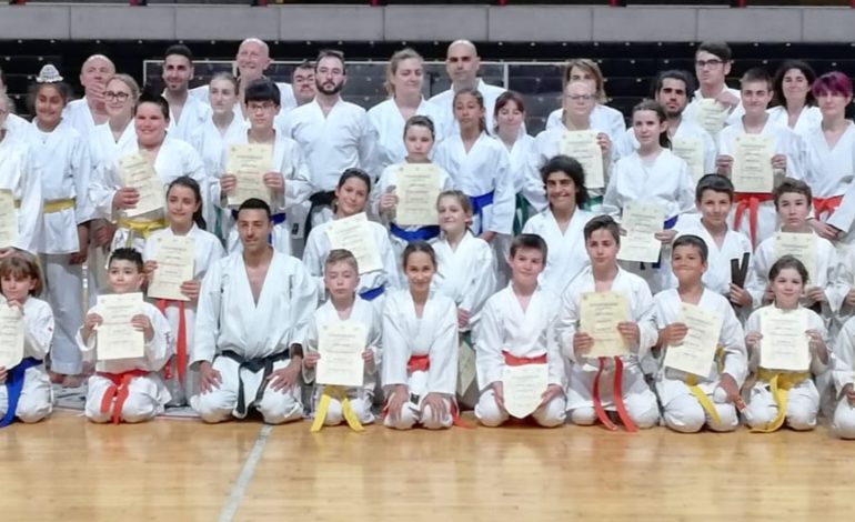 Karate: esami di fine anno, in più di cento al Palaferraris di Casale. Positivi risultati per gli atleti della Yudanshakai San Salvatore Asd