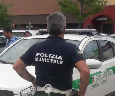 Paga la polizza on line ma l’auto non risultava assicurata: Municipale di Serravalle scopre la truffa