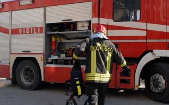 A fuoco due auto a Casale Monferrato in corso Manacorda