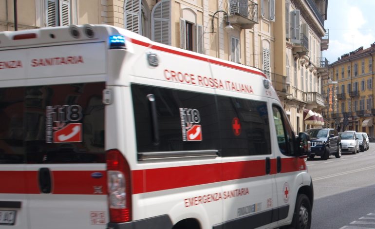 Tragedia nel Cuneese, pensionato sessantenne muore schiacciato contro un muretto da un trattore