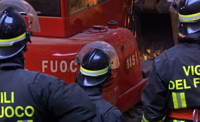 A fuoco appartamento al quinto piano di uno stabile a Tortona