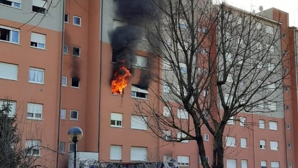 Va a fuoco l’appartamento, due morti