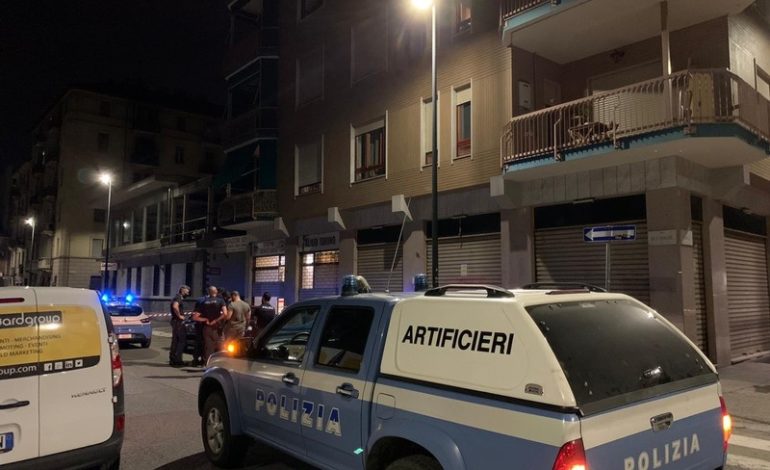 Allarme pacco bomba a Torino, conteneva un nido di calabroni