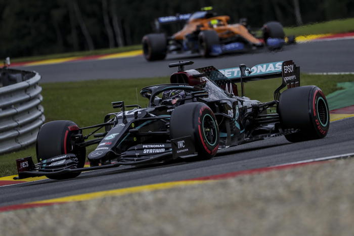 F1: Hamilton pole-record a Spa, Ferrari mai così male