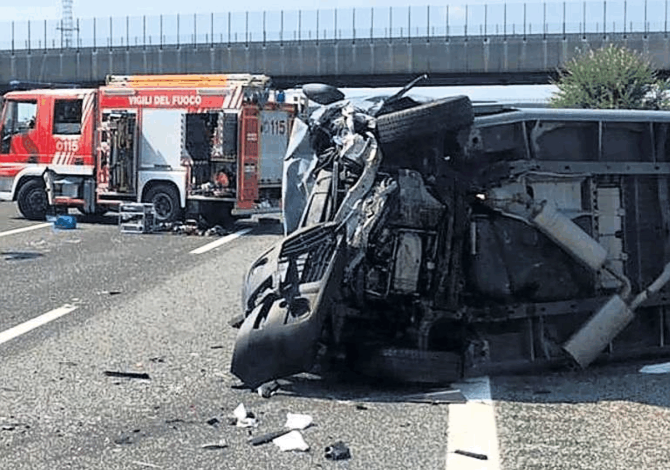 In gravi condizioni il tredicenne rimasto coinvolto nello schianto in autostrada all’altezza di Santhià costato la vita alla madre