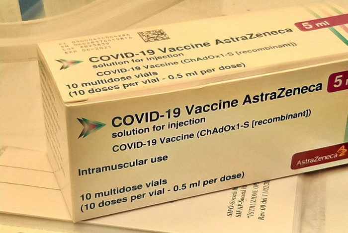 Dopo essersi vaccinata con Astra Zeneca è moribonda per una trombosi