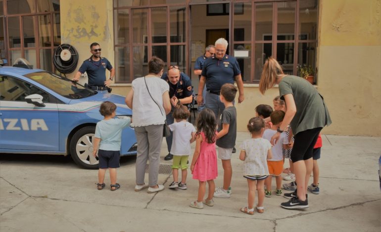 Dalla Questura di Alessandria: visita dei piccoli del baby parking “Il Girasole” di Casale Monferrato al Commissariato di Polizia