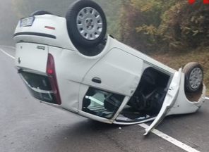 Tre incidenti, uno dietro l’altro: la Polizia Municipale blocca la strada