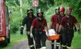 Uccide la madre e poi si getta dal ponte