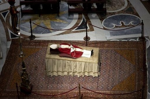 Morto Ratzinger la Chiesa si spacca