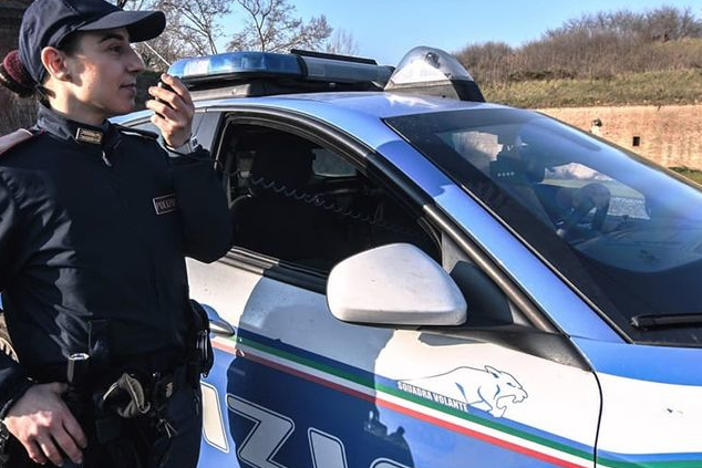 Camion si ribalta nella rotatoria di San Michele, nessun ferito, traffico rallentato