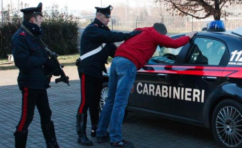 Pastore rumeno aggredisce i Carabinieri che stavano effettuando un controllo