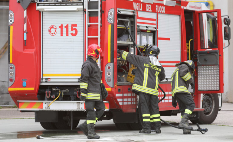 Ancora incendi in casa: ormai il fenomeno sta diventando un problema di pubblica sicurezza