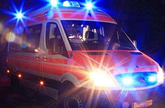 Auto vola da un ponte, morto il conducente