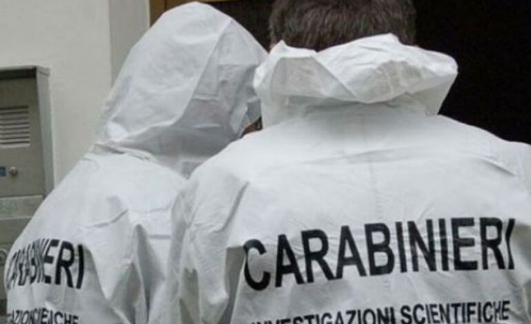 Trovata morta in casa gravemente ustionata dalla stufa