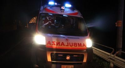 Anziano ciclista travolto da un’auto a pochi metri da casa: è deceduto all’ospedale