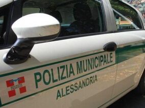 Un Tir esce di strada, traffico in tilt