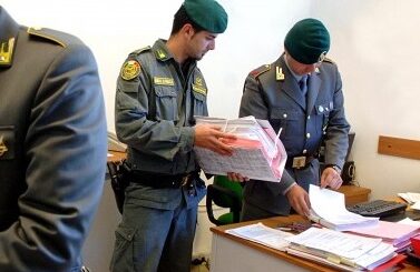 Falso dentista denunciato dalla Guardia di Finanza