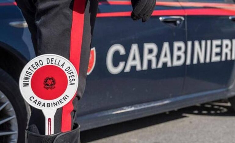 S’incontrano a casa di lei dopo un appuntamento preso sui social ma poi lei cambia idea e i Carabinieri arrestano lui