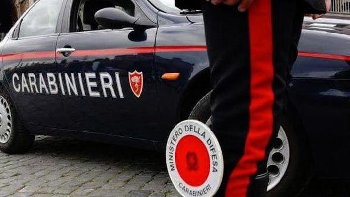 Botte fra ex nel viale: lui arrestato, lei all’ospedale, i figlioletti non si sa