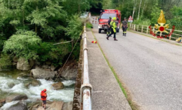 Recuperati un escursionista e il suo cane bloccati nel letto d’un torrente