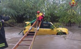 Intrappolato nella sua Jeep nel fiume in piena