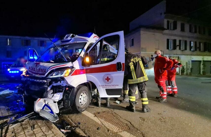 Ambulanza del 118 causa un incidente stradale: sei persone finiscono all’ospedale